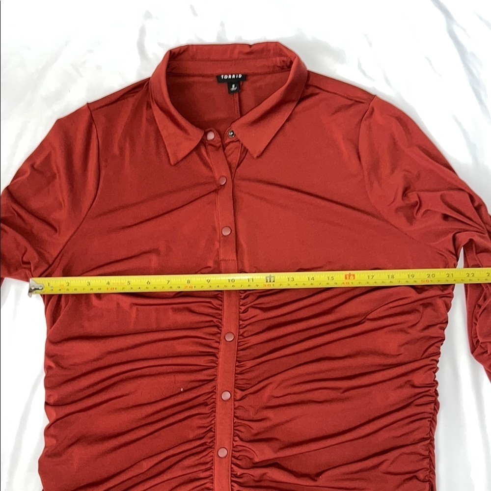 Women's Rust Button-Up Top TORRID - Picture 5 of 9